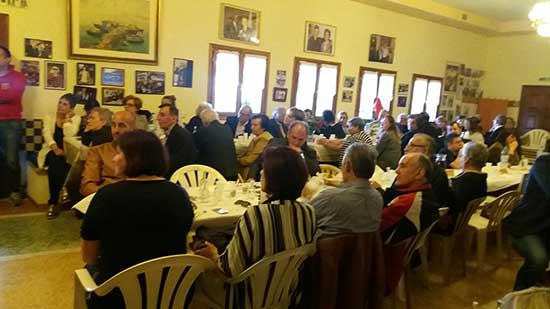 Οι Κασμιρτζήδες τίμησαν στο ΣΜΑΘΚΟ τους χορηγούς τους-Τα κασμέρια του Γιάννη Πλόσκα στους επίσημους προσκεκλημένους