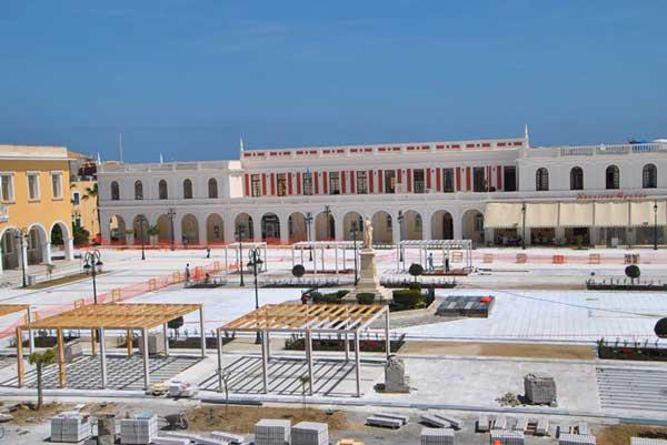 Μάρμαρο Τρανοβάλτου στην κεντρική πλατεία της Ζακύνθου!