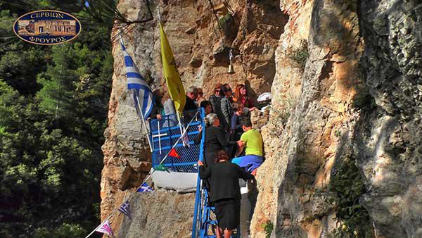 Θεία Λειτουργία στον “Αϊ Γιώργη τον κρεμαστό” μετά από 30 χρόνια