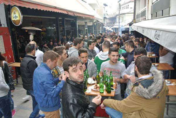 Στάση αναμονής από τα cafe της Κοζάνης για τυχόν αυξήσεις σε καφέ και μπύρα