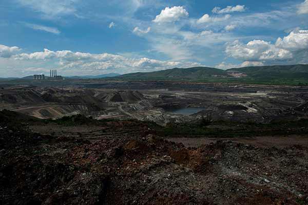 Τριτοκοσμικές συνθήκες για τους εργολαβικούς υπαλλήλους των ορυχείων της ΔΕΗ-1.000 εργαζόμενοι με 2- 3 ευρώ την ώρα