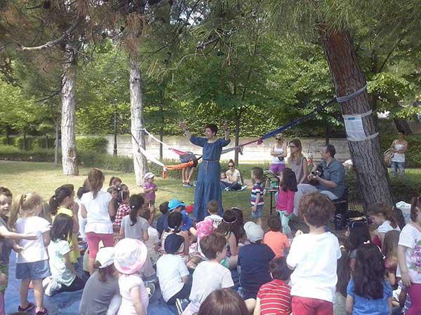 Ξεκίνησαν οι «Παραμυθένιες Κυριακές» με τον Βασιλιά με τη χρυσή μηλιά