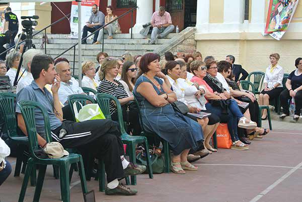 Μουσικές και γλώσσες του κόσμου στην αυλή του Χαρισίου Μούκα