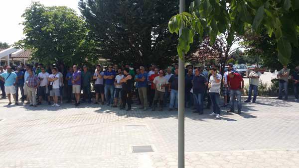 “Νέκρωσαν” τα ορυχεία – Διαμαρτυρία εργαζομένων στο διοικητήριο του ΛΚΔΜ