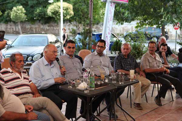 Ο Βασίλης Λεβέντης μίλησε σε υποστηρικτές του στο καφέ ΑΒΑΝΤΖΟ