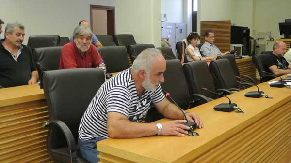 Διαμαρτυρία στο δημοτικό συμβούλιο Κοζάνης για την έλλειψη αγροτικών γιατρών στα χωριά (video)