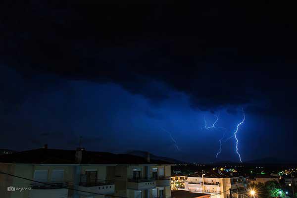 Κεραυνοί εν αιθρία (Φωτογραφίες)
