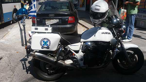 Ξήλωμα πινακίδων απέναντι από το Μαμάτσειο
