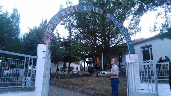 Πλήθος πιστών στην εκκλησία του Αγίου Φανουρίου στην Κοζάνη