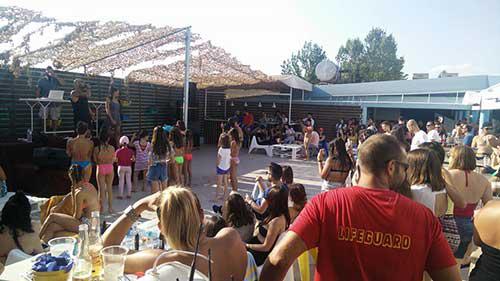 Δείτε φωτογραφίες από τους Kings στο Pool-Bar του Ξενοδοχείου Παντελίδη