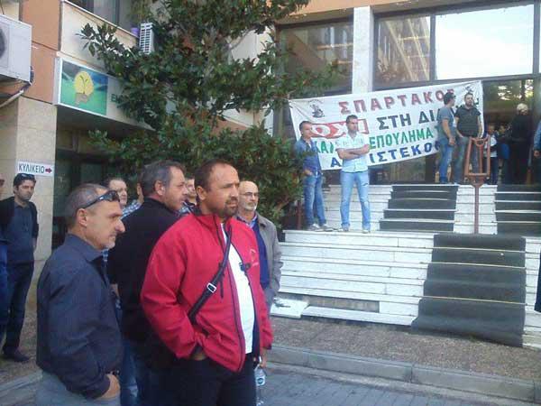 Διαμαρτυρία συνδικάτων εργαζομένων ΔΕΗ στο Περιφερειακό Συμβούλιο