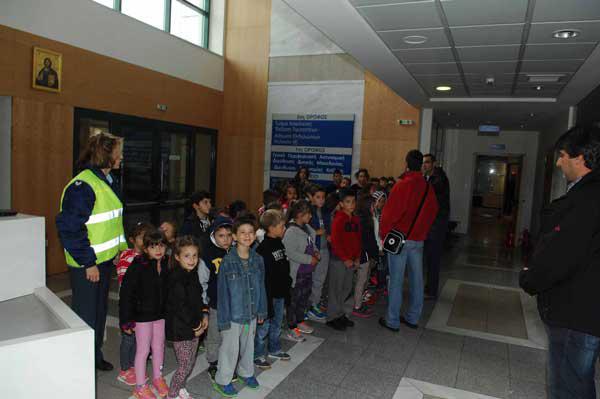 Μαθητές από το Δημοτικό Καρυδίτσας στην Τροχαία Κοζάνης