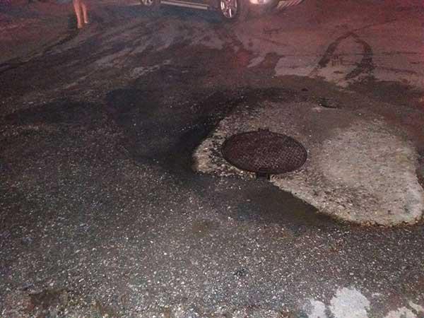 Έσπασε αγωγός αποχέτευσης έξω από το Εκεθσιακό Κέντρο