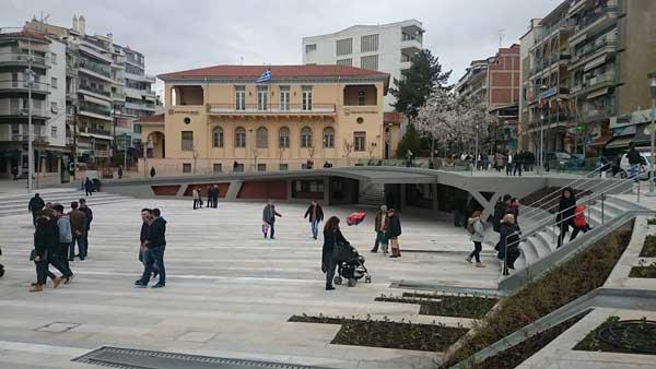 Θα δρομολογηθεί η τοποθέτηση κάδων στην Πλατεία