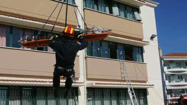 Εντυπωσιακές διασώσεις στην μεγάλη άσκηση πολιτικής προστασίας στο 2ο-5ο Γυμνάσιο
