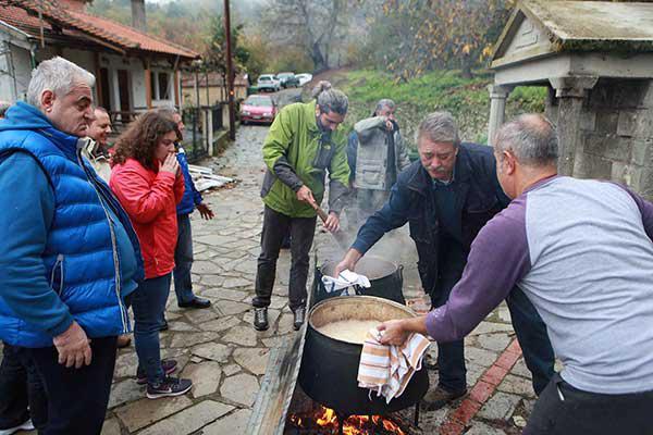 Με εκλεκτούς μεζέδες η Γουρουνοχαρά στο Δίλοφο Βοΐου