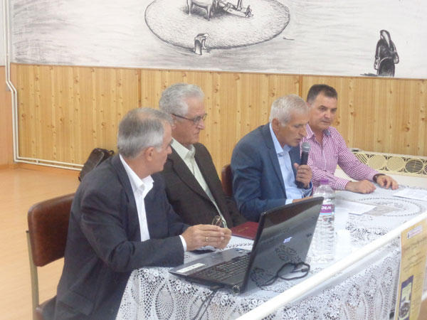 Παρουσίαση του βιβλίου από το Βασίλη Αποστόλου δασκάλου πρώην γραμματέα του συλλόγου Γρεβενιωτών Κοζάνης