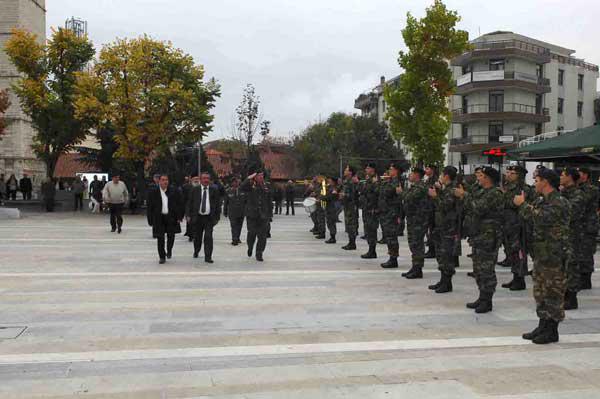 Κατάθεση στεφάνων στην πλατεία για τον Εορτασμό της  ημέρας των Ηνωμένων Εθνών