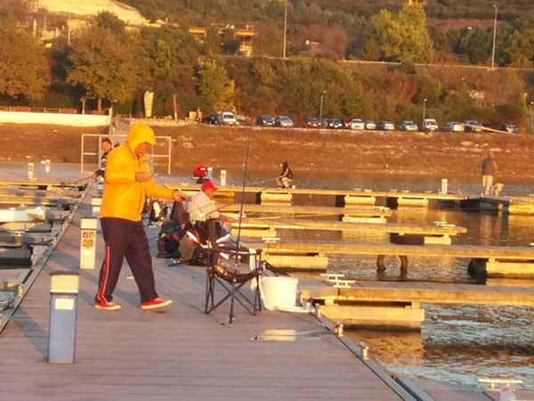 Σκοπιανοί ψαράδες ανενόχλητοι στη λίμνη Πολυφύτου