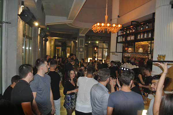 Ο DJ Chris Kaltsas ξεσήκωσε το κατάμεστο Le Roi