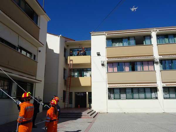 Εντυπωσιακή άσκηση: Διάσωση μαθητών με αναπηρία σε εικονικές συνθήκες σεισμού (νέες φωτο-video)