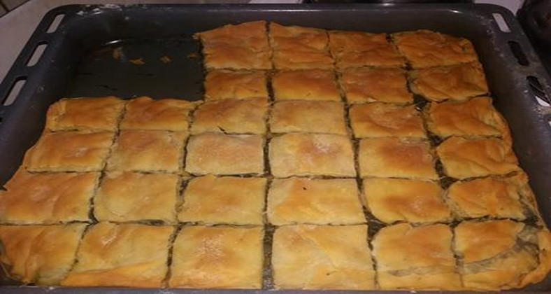 Κερνάμε Ελλάδα με σπανακοπρασόπιτα. Κοπιάστε!
