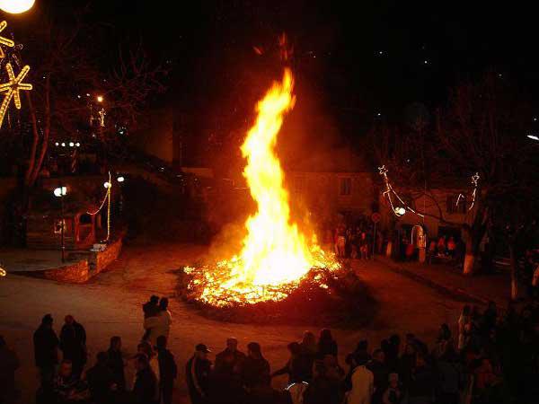 Τα κόλιαντα και οι κλαδαριές στη Σιάτιστα