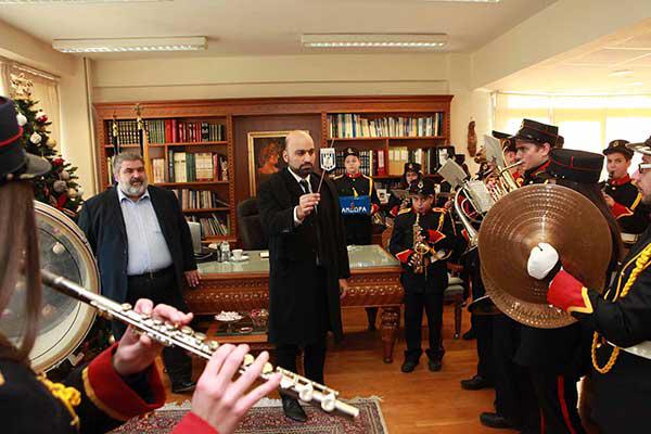 Τα κάλαντα της ΠΑΝΔΩΡΑΣ στο Νοσοκομείο και στην πρόεδρο του ΟΑΠΝ Φάνη Φτάκα!