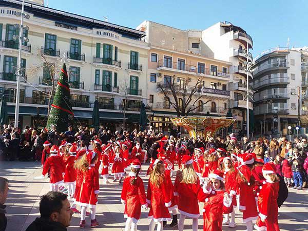 Οι Αγιοβασίληδες του γυμναστηρίου Σάντρα σε χριστουγεννιάτικους ρυθμούς 