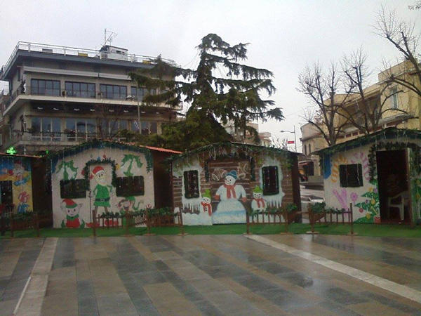 Μπήκε το καρουζέλ & η φάτνη στη πλατεία-Χριστουγεννιάτικες εργασίες ενόψει της φωταγώγησης