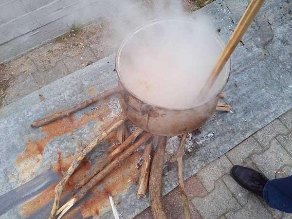 Άφθονες τσιγαρίδες και πολύ κέφι στην Καισαρειά