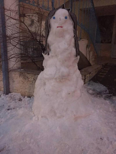 Ένας χιονάνθρωπος δύο μέτρων στην πόλη της Κοζάνης