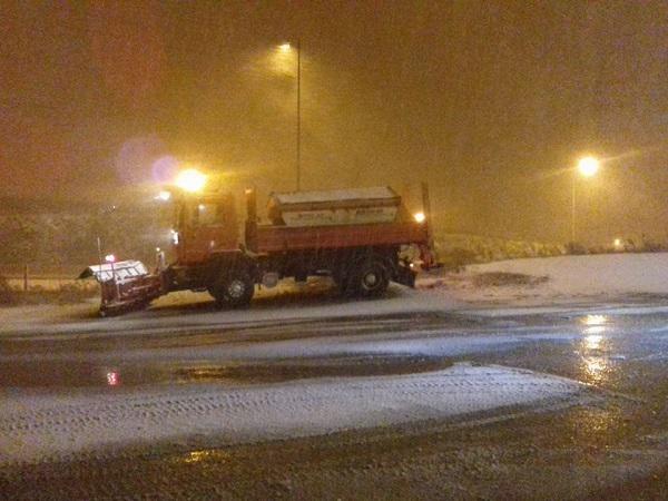 Ανταποκρίθηκαν οι υπηρεσίες της Περιφέρειας στον χιονιά