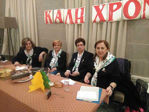 Οι παλιές προσκοπίνες έκοψαν την βασιλόπιτα