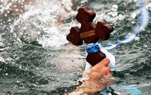 Φως και μια νέα αρχή πίσω από τα έθιμα των Θεοφανείων