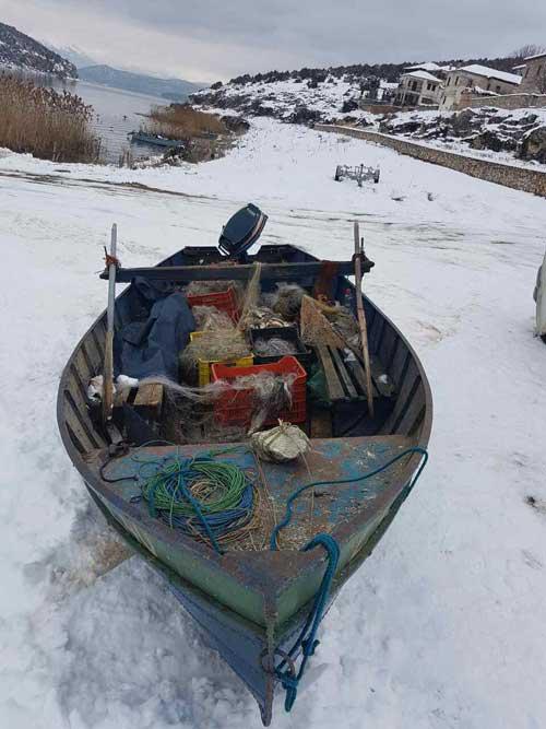 Σύλληψη τεσσάρων αλλοδαπών σε λίμνη της Φλώρινας για παράνομη αλιεία