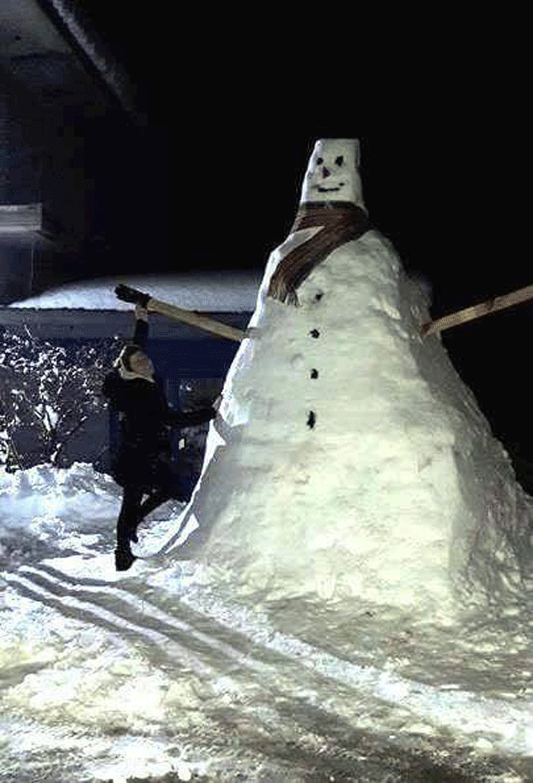 Ένας τετράμετρος γίγας χιονάνθρωπος στην Φλώρινα