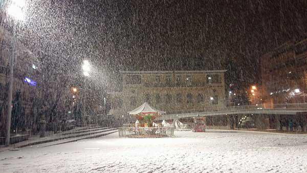 Έντονη χιονόπτωση στην πόλη της Κοζάνης