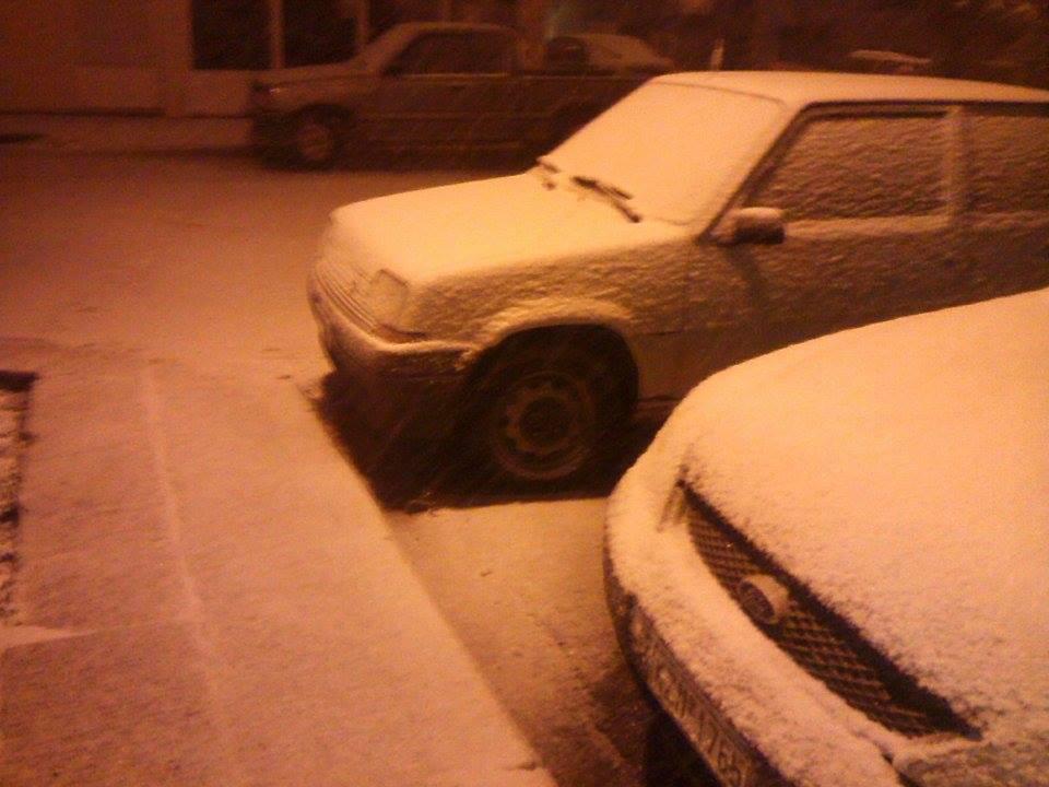 Ξεκίνησε η χιονόπτωση στην Κοζάνη – Αρχίζει και το στρώνει στην πόλη!