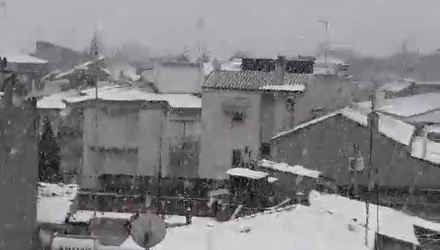 ΤΩΡΑ: Πυκνή χιονόπτωση στην Κοζάνη VIDEO