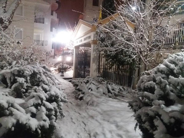 Χιονίζει ακατάπαυστα στην Κοζάνη