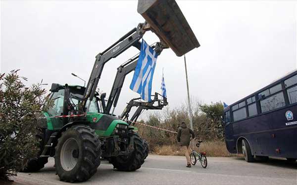 Δυτική Μακεδονία: “Ζεσταίνουν” τις μηχανές των τρακτέρ τους οι αγρότες!