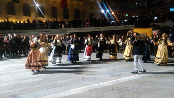 Απόψε ανάβει ο φανός της Σκ’ρκας, κάλεσμα από την πλατεία της Κοζάνης