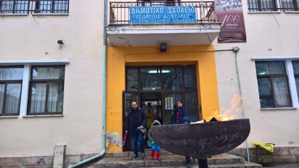 Με παραδοσιακά παιχνίδια και παιδικές φωνές γέμισε το 1ο Δημοτικό Σχολείο Κοζάνης