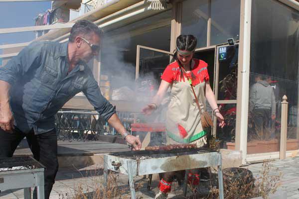 Τσικνοπέμπτη στα Μικροβαλτινά café της Κοζάνης…