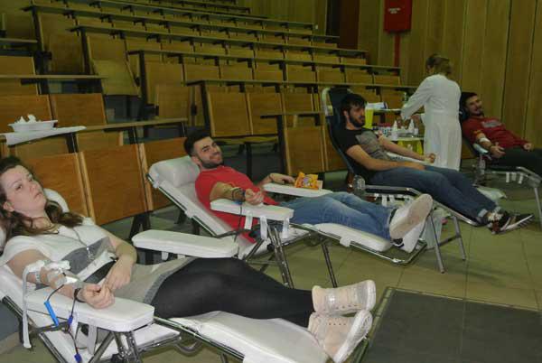 Δεκάδες πρωτοετείς φοιτητές έγιναν δωρητές αίματος και μυελού των οστών στο ΤΕΙ Κοζάνης!