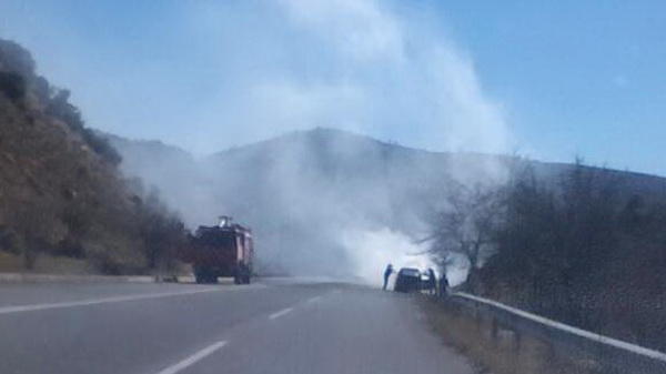 Κάηκε ολοσχερώς αυτοκίνητο, στο 4ο χλμ Ρυμνίου – Τριγωνικού (ΒΙΝΤΕΟ)