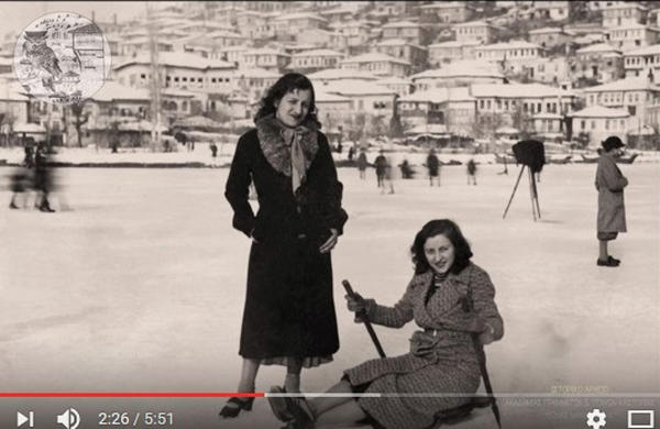 Παιχνίδια με τις σάνιες πάνω στη παγωμένη λίμνη της Καστοριάς 1930