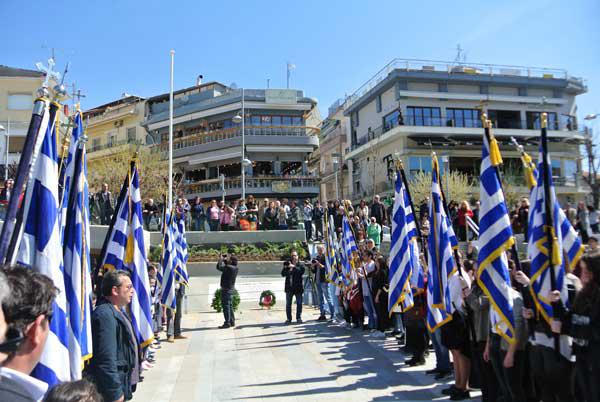 Μαθητές της Κοζάνης κατέθεσαν στεφάνια ενόψει του εορτασμού της Εθνικής επετείου 25ης Μαρτίου 1821