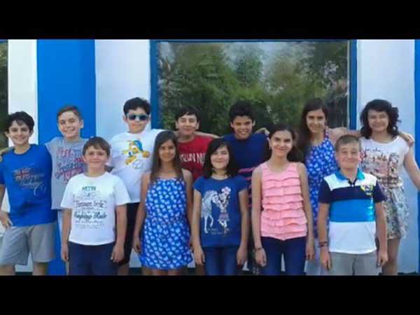 Βελβεντό, Σιάτιστα στα ελληνικά σχολεία του κόσμου, τραγουδούν «Χώρα Ελλάδα μας γλυκιά»